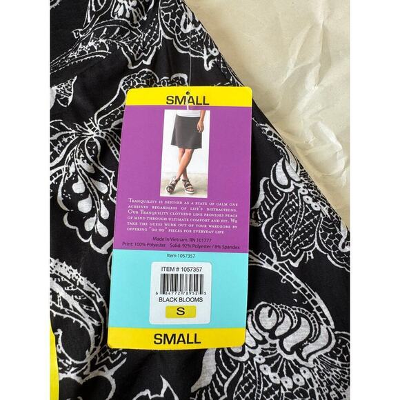 Tranquility Reversible Skirt Black Small New With Tags - Picture 8 of 8